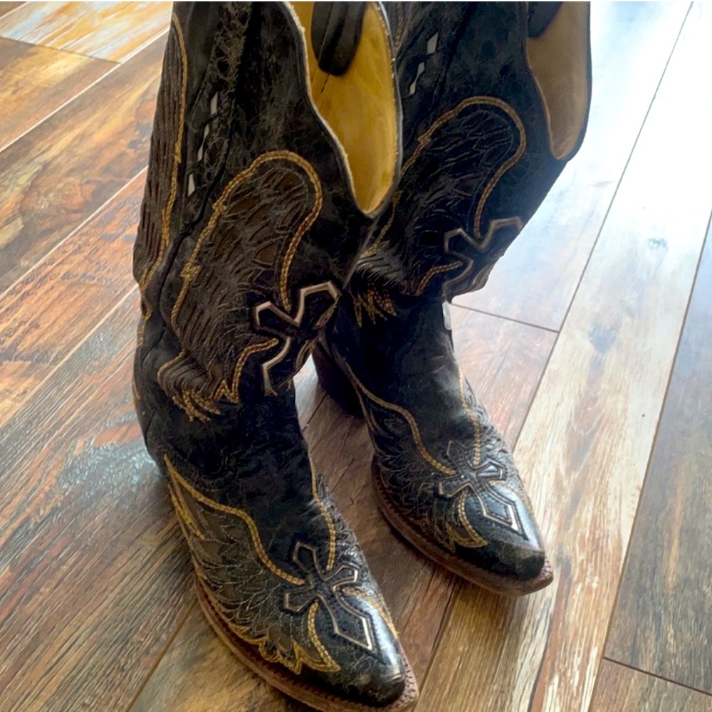 Corral Cross and Wing boots 8.5
